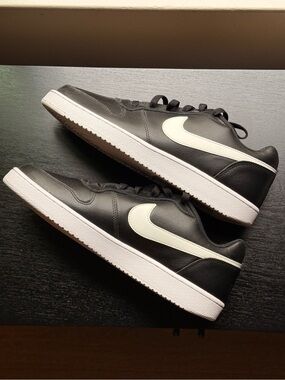 NWOT Nike Ebernon low sneakers